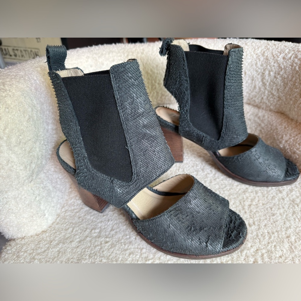 Matisse Smith indigo heel bootie, leather that gives dragon vibes. Super unique.